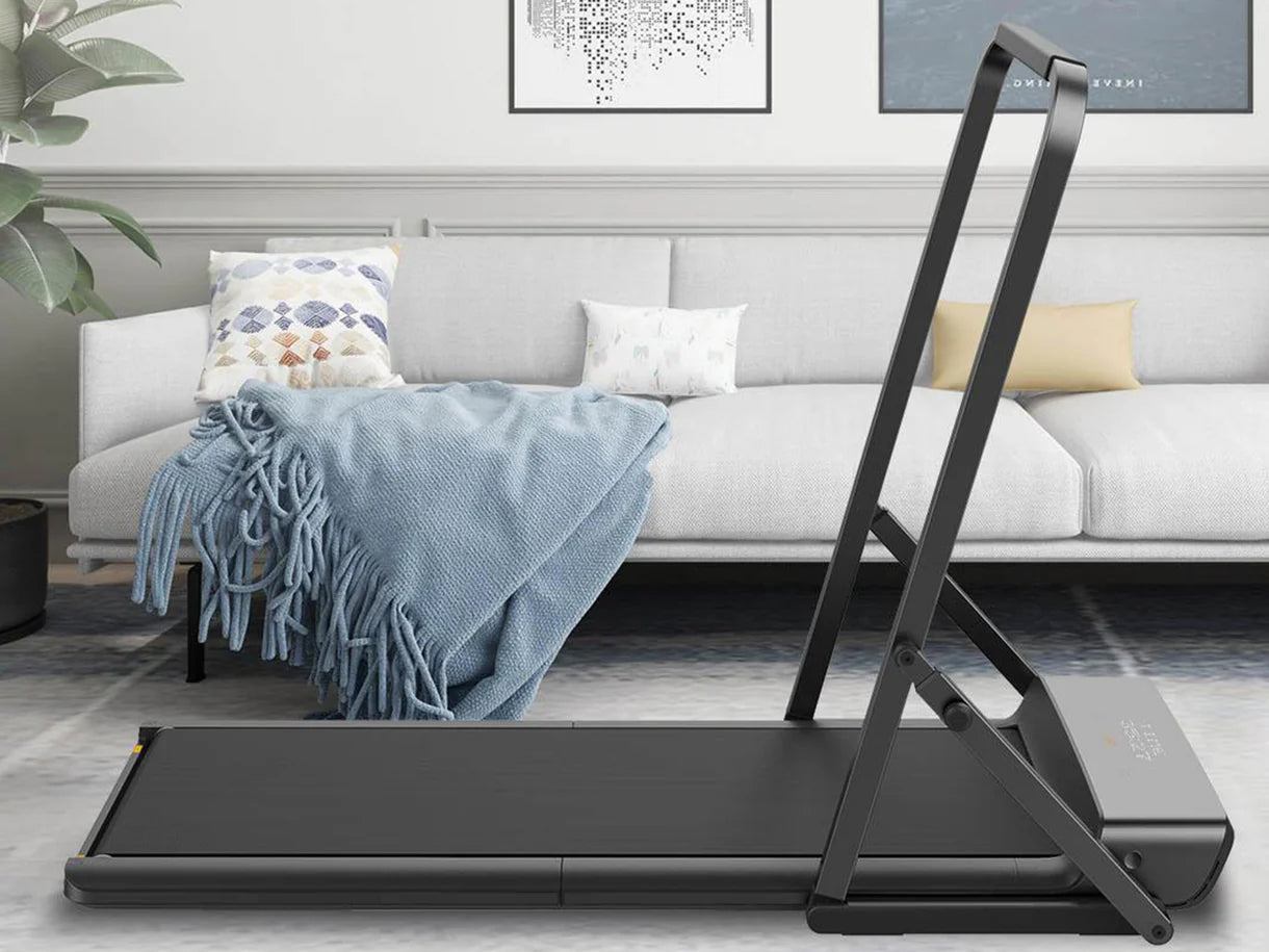 Opvouwbare handrail bevestigd aan KingSmith loopband