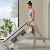 Compact thuis fitness apparaat met verstelbare fitnessbank verplaatsen