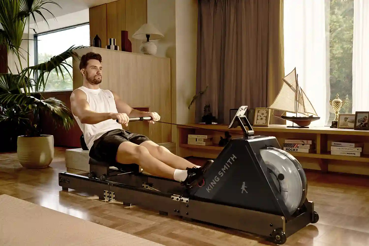 Houten waterroeimachine voor intensieve cardio en krachttraining