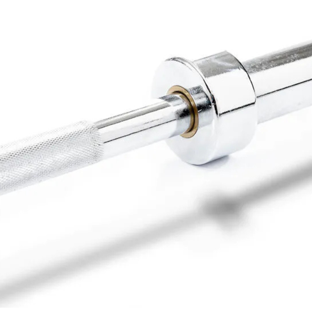 Professionele barbell met chroom coating en dubbele knurl grip ingezoomd