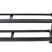 Stijlvol dumbbellrek zwart in moderne fitnessruimte detail shot