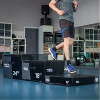 Plyometric box set stapelbaar voor functionele training foto model in beweing